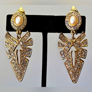 TRIFARI CLIP ON DANGLE EARRING GOLD PEARL CRYSTALS VINTAGE 90’s